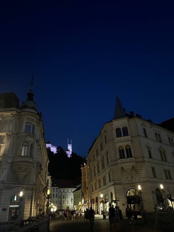 Nočni pogled na Ljubljano